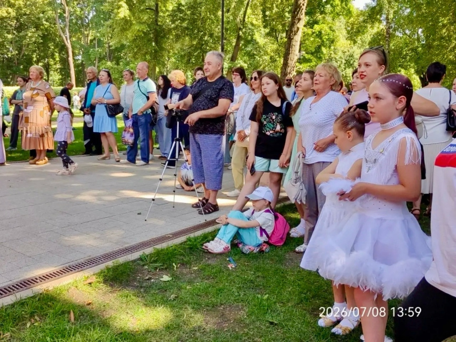 «Любить и беречь»: как воронежцы отметили День семьи, любви и верности в парке «Орленок» «Любить и беречь»: как воронежцы отметили День семьи, любви и верности в парке «Орленок»